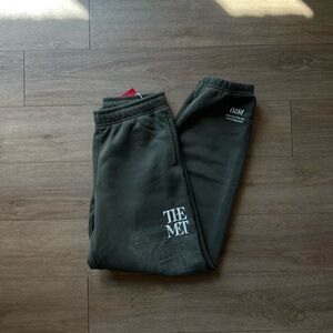 The Met x Pacsun Sweatpants